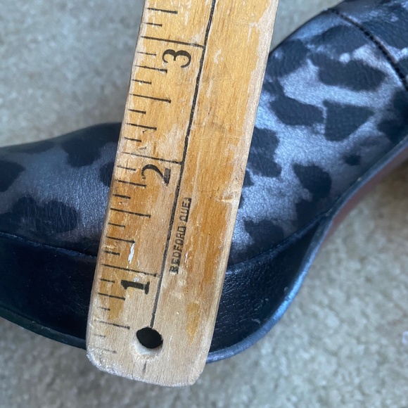 🆕️ Vegan Leather Grey and Black Leopard Print heels, Size 8.5 - Picture 10 of 10